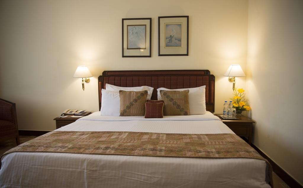 Peerless Hotel Kolkata Luaran gambar