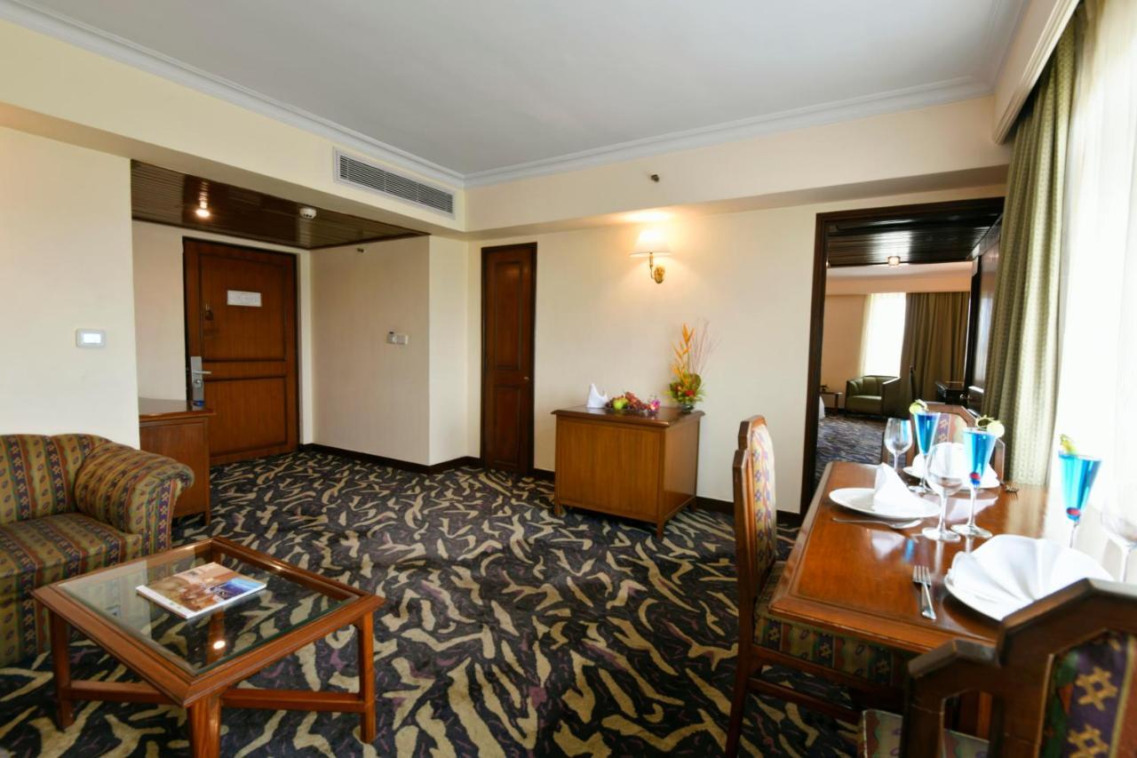 Peerless Hotel Kolkata Luaran gambar